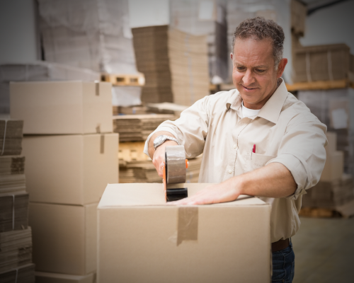 Warehouse-worker-preparing-a-s-82660208 500x400v